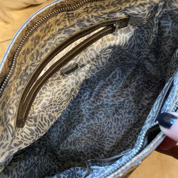 GUESS handbag 👜 - Picture 4 of 6